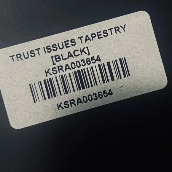 Killstar "Never Trust The Living" Tapestry - Flag - Picture 3 of 4